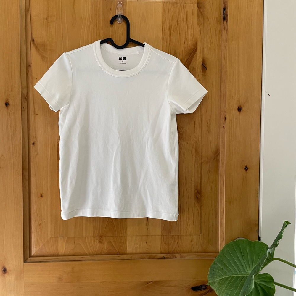 Uniqlo U T-shirt - size M